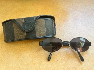 Gafas de sol FENDI MOD.SL7158 53 COL.531 negras con estuche de Japón Foto 1 de 4