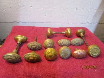 Gran Lote Coleccionista/Mixto Vintage Ornamentado Victoriano Latón/Bronce Perillas de Puerta Foto 1 de 4