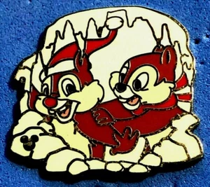 DISNEY WDW 2007 HIDDEN MICKEY SERIES 2 CHIP & DALE FOUR SEASONS WINTER PIN - Picture 1 of 2