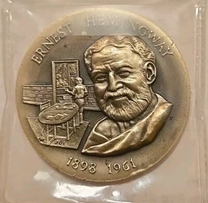 STERLING SILVER ERNEST HEMINGWAY Round Coin Commemorative - Picture 1 of 4