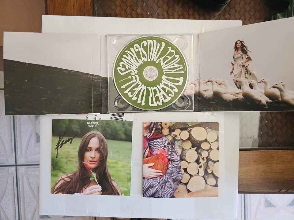 Kacey Musgraves - Deeper Well - SIGNED CD And Poster Foto 1 de 1