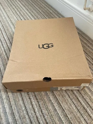 BOTAS UGG CLÁSICAS CORTAS GENUINAS 5825 PIEL DE OVEJA TALLA US 10 UK 8.5 NUEVAS - Imagen 1 de 4