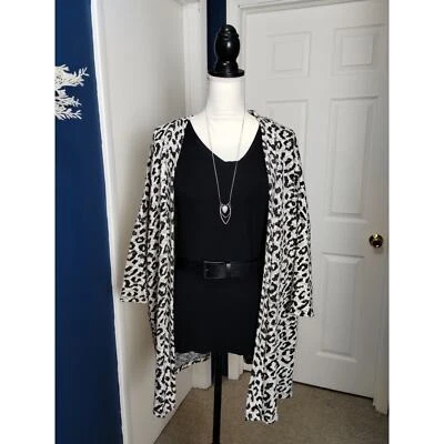 Cárdigan abierto Attention estampado animal kimono tejido algodón beige negro media manga Foto 1 de 4