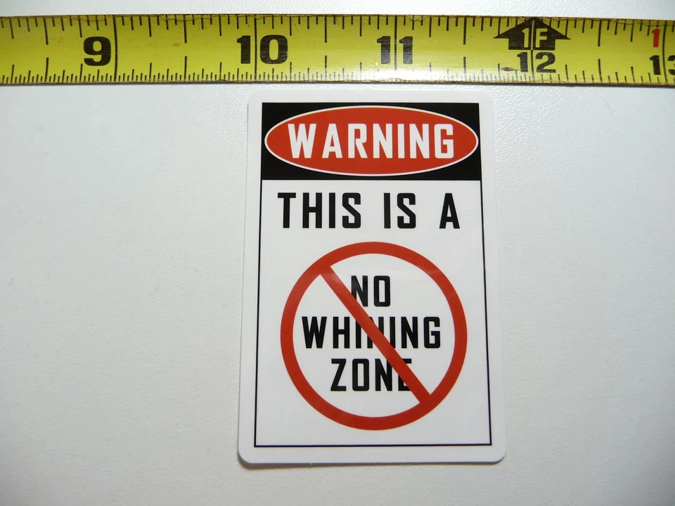 AVISO ESTA É UMA ZONA SEM CHORAMINGAR ADESIVO PEQUENO DECALQUE TRABALHO COLARINHO AZUL - Imagem 1 de 1