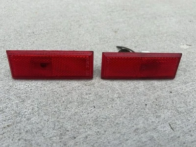 Luces marcadoras de parachoques trasero Oldsmobile Cutlass rojas 1981-1988 con colas de cerdo Foto 1 de 4