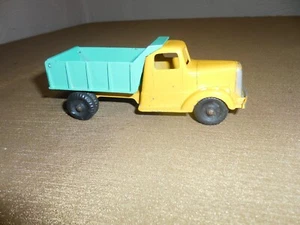 VINTAGE 1950’s TOOTSIETOY YELLOW/GREEN DUMP TRUCK 5 1/2" LONG SMALL CRACK FRAME - Picture 1 of 9