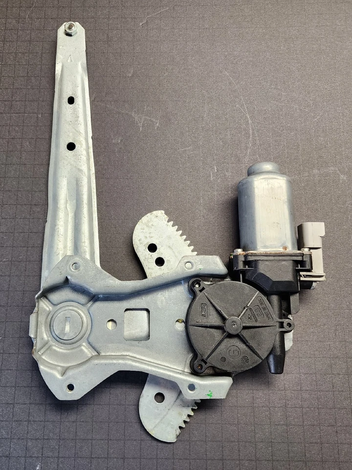 Regulador y motor de ventana eléctrica trasero derecho genuino Nissan Sentra 2000-06  Foto 1 de 2