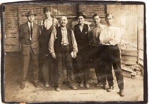 SECHS ARBEITENDE MÄNNER : BERUF : VINTAGE FOTOGRAFIE - Bild 1 von 4