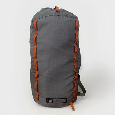 Mochila ligera REI Co-Op Flash 18 empaquetable para viajes senderismo Foto 1 de 4