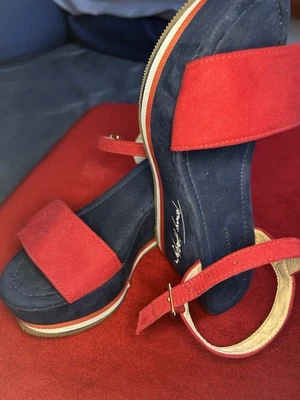 Tommy Hilfiger 女式厚底楔形凉鞋 8M 码 — 第 1/4 张图片