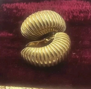 Monet Ribbed "Snail" Clip EARRINGS Goldtone Statement Classic Vintage  - Picture 1 of 6