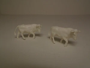 Matchbox Lesney Replacement Bulls for #37c Dodge Cattle Truck pair White Plastic - Picture 1 of 3