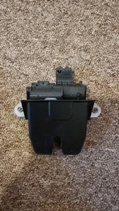 FORD FOCUS ESTATE Rear Boot Catch 2015 Brand New Genuine - Picture 1 of 5