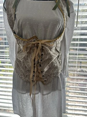 Corsé renacentista talla grande con vestido Foto 1 de 4