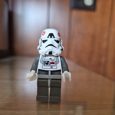 Lego Star Wars Minifigure  Imperial AT-AT Driver 4483 sw0102  Yellow Head - Image 1 of 4