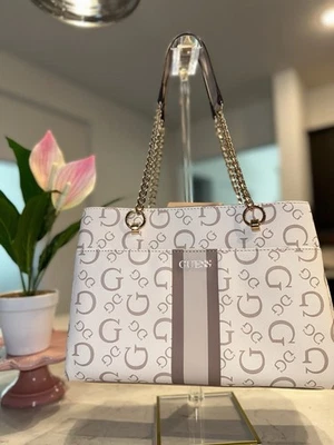 Bolso de Mano Guess G Estampado de Logotipo con Correas de Cadena en Color Rosa ¡NUEVO! Etiquetas WO Foto 1 de 4