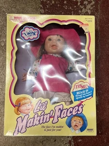 VINTAGE RARA BAMBOLA IRWIN LIL' MAKIN' FACE "I WINK" *NUOVA SCATOLA APERTA* - Foto 1 di 4