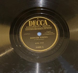 DECCA  23405  BURL IVES   RODGER YOUNG   78 RECORD  FOGGY FOGGY DEW - Picture 1 of 6