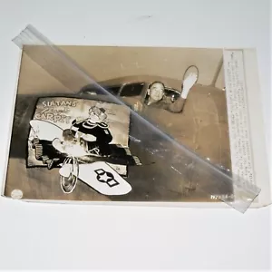 1944 WW2 ~ SULTAN'S MAGIC CARPET / AIRCRAFT ARTWORK Associated Press Wire Photo - Picture 1 of 7