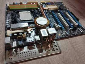 MSI K9A2 Platinum Socket AM2 - Picture 1 of 2