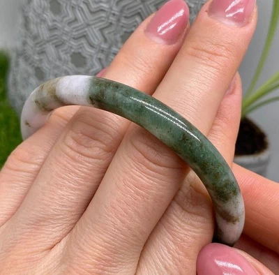 Brazalete con piedras preciosas de jadeíta natural Foto 1 de 4