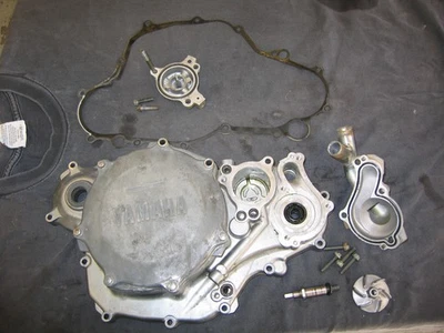 1998 1999 YAMAHA YZ400F WR400F OEM RIGHT  CRANKCASE CLUTCH WATER PUMP OIL COVER - Image 1 of 4