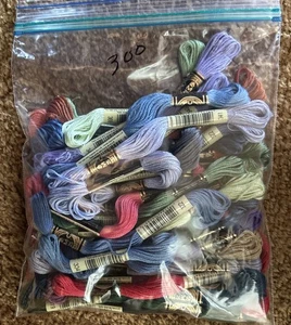 Lot of 40 Skeins DMC Floss - Picture 1 of 1