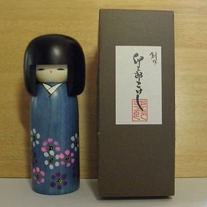 Beautiful Japanese wooden doll *** Cosmos - Picture 1 of 3