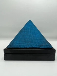 Pink Floyd Dark Side of the Moon 20th Anniversary Edition Sandstein Pyramide COA - Bild 1 von 5