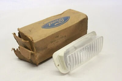 Carcasa de luz de señal de giro de estacionamiento delantera Mercury Monarch de 1970 nueva de lote original D64Y-13200 derecha Foto 1 de 4