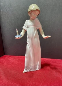 Figura Lladro Nao 1991 1155 para iluminar el camino chica con vela por favor leer - Imagen 1 de 8