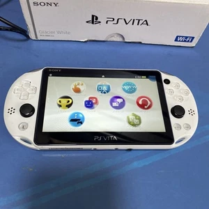 Sony PS Vita PCH-2000ZA22 1GB Handheld-Konsole - Glacier White mit Box getestet - Bild 1 von 24