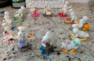 Set 12 Figurine Calendario Mensile Pillsbury Doughboy Vintage Danbury Mint 1997 - Foto 1 di 24