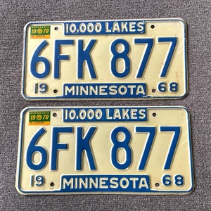 SELTEN 1968 MINNESOTA NUMMERNSCHILD SCHILDER PAAR MIT 1970 AUFKLEBER ORIGINAL CAMARO - Bild 1 von 2