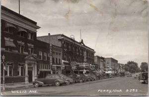 Foto real de PERRY, Iowa postal RPPC WILLIS AVENUE escena del centro / 1948 Cancelar - Imagen 1 de 2