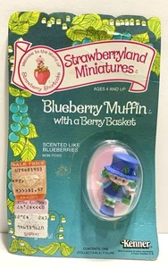1981 Kenner Strawberryland Miniatures Blueberry Muffin with a Berry Basket 43590 - Bild 1 von 7