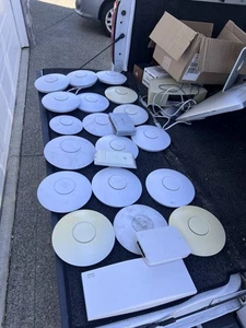 MIXED LOT 18 Ubiquiti UniFi Access Points & 2 Cisco & One Switch UNTESTED - Picture 1 of 10