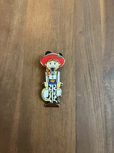 Disney Pixar 2022 Holiday Nussknacker Mystery Jessie Toy Story Pin - Bild 1 von 3