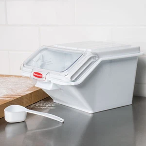 Rubbermaid 9G60 40 Cup ProSave Shelf Ingredient Bin with 1/2 Cup Measuring Scoop - Picture 1 of 7