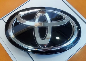 Toyota Corolla Front Radiator Grille Emblem Symbol Logo 2020, 2021, 2022 - Picture 1 of 9