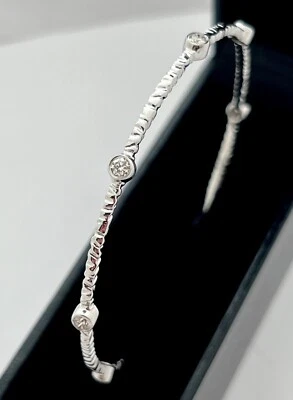DIAMOND BANGLE BRACELET 14K WHITE GOLD, 0.80 CAR VS DIAM, APPR. RET USD $2,500 - Image 1 of 4