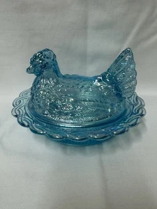 BABY BLUE CARNIVAL GLASS CHICKEN HEN On NEST W/SPLIT TAIL NEW WIDE BASE - Picture 1 of 6