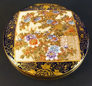 STUNNING SIGNED LATER MEIJI PERIOD SATSUMA COVERED CIRCULAR BOX - Picture 1 of 11