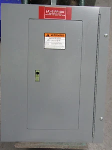 😏 SQUARE D 100 AMP MAIN LUG PANELBOARD 3∅ 240 VAC 30 CIRCUIT NQOD430L100CU - Picture 1 of 7