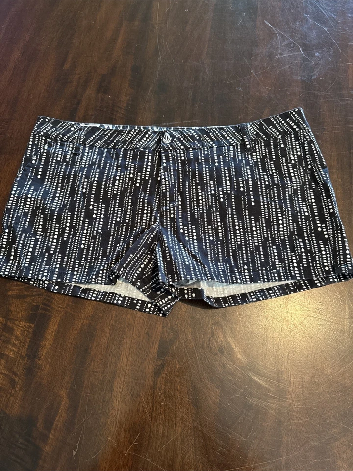 Volcom Women's Shorts Size 13 Black White Striped Frochickie Chino - Image 1 of 4
