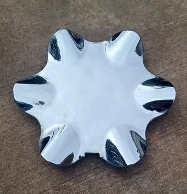 Aftermarket Cadillac Escalade GMC Yukon center cap, 1999-2000 p/n 9593754 02 - Image 1 of 3