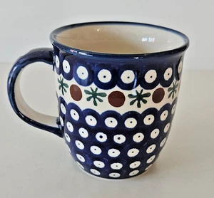Taza de café/té a lunares de cerámica polaca Boleslawiec de colección firmada MZ POLONIA - Imagen 1 de 5