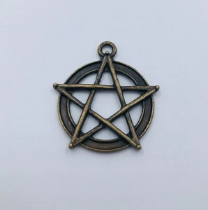 Anillo de pentagrama de 3 tonos bronce dijes artesanía colgante de metal de 1,1" pulgadas - Imagen 1 de 2