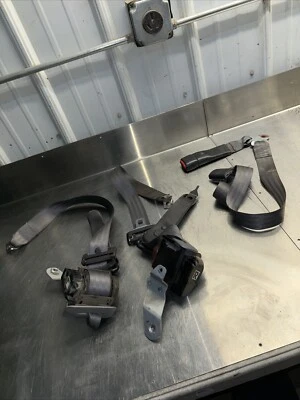 1997-2001 Jeep Cherokee XJ Rear Seat Belts & Buckles Set OEM - Imagem 1 de 4