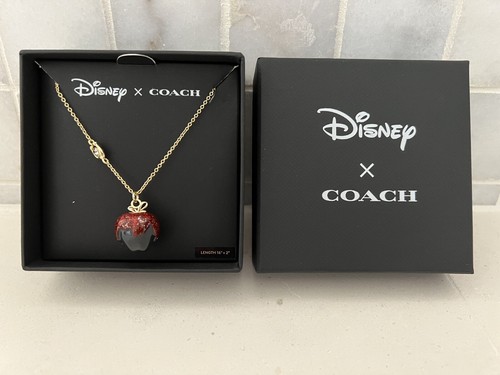 Collana Mela Nuova con Etichette S OUT COACH x DISNEY Villain Poison CD813 (RTLS per $128)